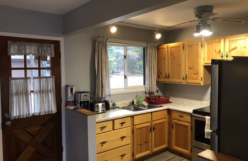 Lake of Bays Cottage | Muskoka, Cozy 3 Bedroom/2 Bathroom Cottage located on the coveted Lake of Bay