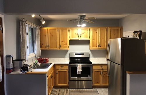 Lake of Bays Cottage | Muskoka, Cozy 3 Bedroom/2 Bathroom Cottage located on the coveted Lake of Bay