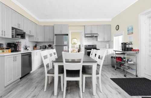 Bracebridge House | Muskoka Gem 8ppfireplacescanoekayaks