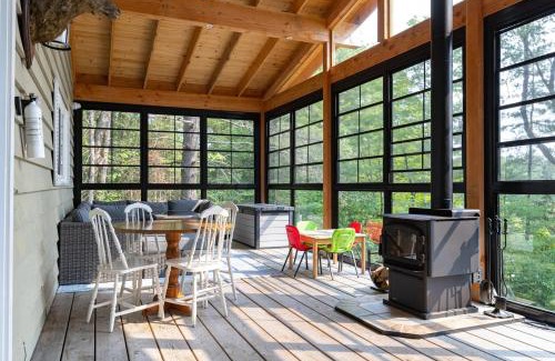 Bracebridge House | Muskoka Gem 8ppfireplacescanoekayaks