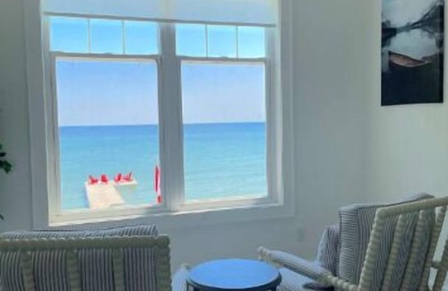 Big Bay Point Cottage | Muskoka Gem | Kayaks, Firepit, BBQ & Sandy Shore