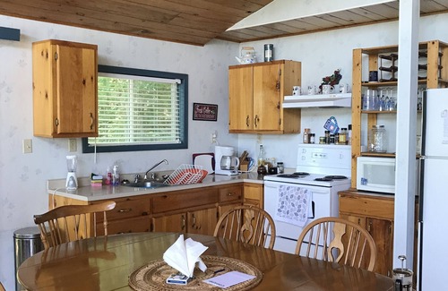 Gravenhurst Cottage | Muskoka lakefront island cottage suitable for large families