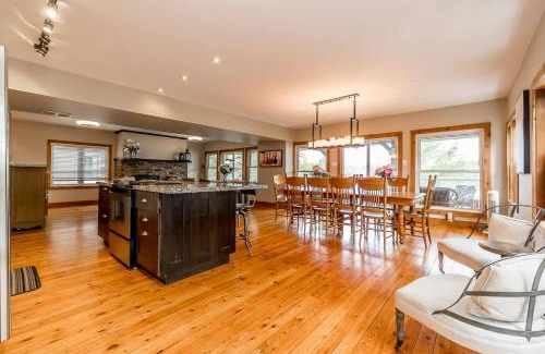 Gravenhurst House | Muskoka Lakeshore Cottage Bliss