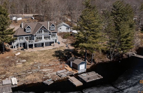 Seguin Cottage | Muskoka Memories , perfect for large family , tons of outdoor toys !