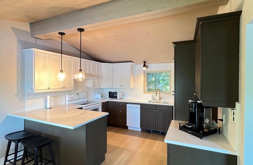 Gravenhurst Cottage | Muskoka Oak Hideaway