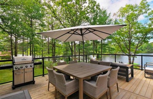 Gravenhurst House | Muskoka Retreat, Fire Pit, Games, Waterfront