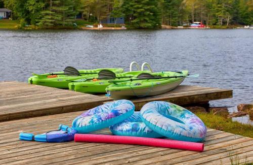 Gravenhurst House | Muskoka Retreat, Fire Pit, Games, Waterfront