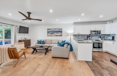 Port Stanton Cottage | Muskoka Retreat-Sparrow L. Clean Reno'd CAC Sunsets Shallow sandy entry Sleeps 8