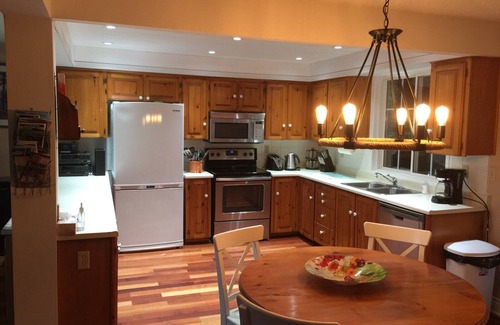 Lake of Bays Cottage | Muskoka Retreat, Waterfront, 2 Decks + Dock, Master Loft, Swim/Boat/Fish, WIFI