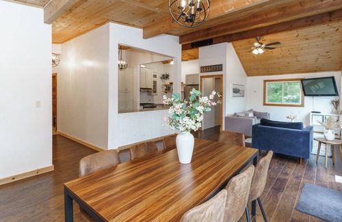 Port Carling Cottage | Muskoka Riverside Retreat on the Indian River in the heart of Port Carling
