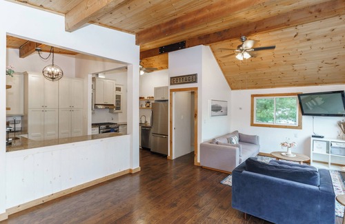 Port Carling Cottage | Muskoka Riverside Retreat on the Indian River in the heart of Port Carling
