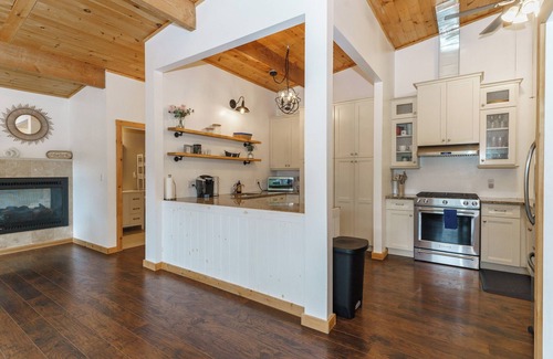 Port Carling Cottage | Muskoka Riverside Retreat on the Indian River in the heart of Port Carling