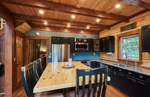 Huntsville Cottage | Muskoka Riverside Log Home
