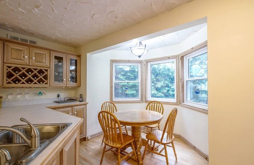 Lake of Bays Cottage | Muskoka Waterfront Cottage- Canada Day Weekend available!