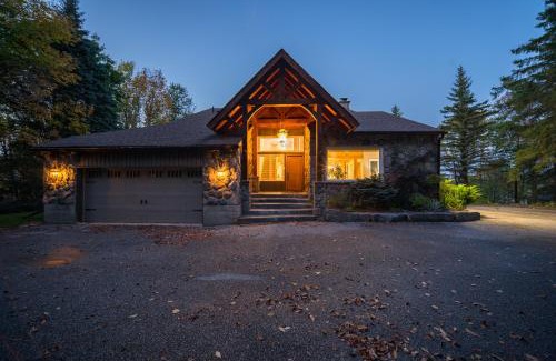 Huntsville House | MuskokaWaterfront PoolTable 98TV 6Acres
