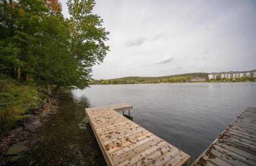 Huntsville House | MuskokaWaterfront PoolTable 98TV 6Acres