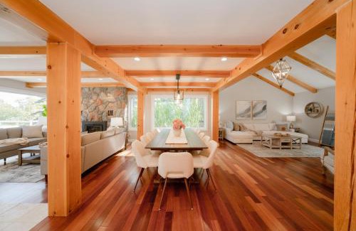 Huntsville House | MuskokaWaterfront PoolTable 98TV 6Acres