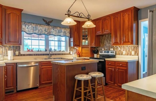 Galax House | Must see 4/3 Family/Pet Friendly+Pool&hot tub