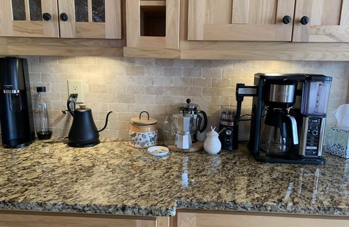 Wickham Cabin | Must Stay- Gorgeous Secluded Log Cabin! (15 min from downtown)