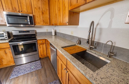 Silvercreek Condo | Mustang Lounge- Remodeled 2Bed/2Bath condo in Kicking Horse steps from the lift!