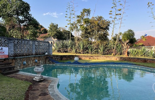 Mutare Villa | Mutare Manor - 2304 - Six Bedroom Villa, Sleeps 10