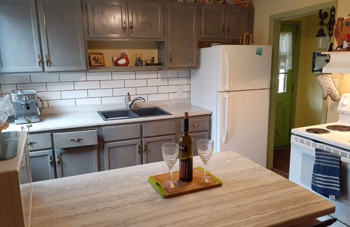 Manitoulin District Cottage | Mutchmor House - Steps from the sands of Providence Bay 4 bedrooms, 2.5 baths