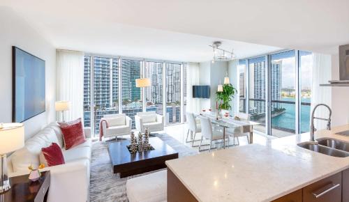 Downtown Miami House | MVR - Brickell Icon w Massive Pool & Spa