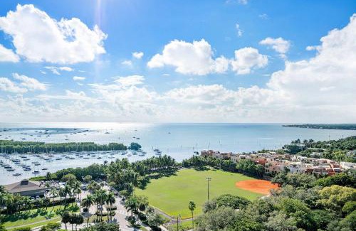 Coconut Grove Apartment | MVR - Elevate Your Stay with Stunning Ocean Views