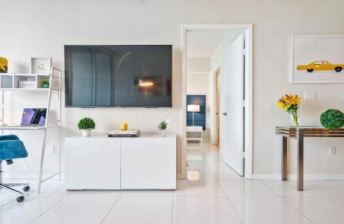 Downtown Miami Apartment | MVR - Icon Brickel River & Bay Views
