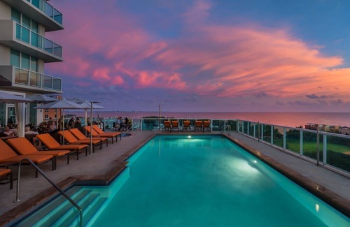 Coconut Grove Apartment | MVR - Poolside Bliss w-Skyline Views-Book Now