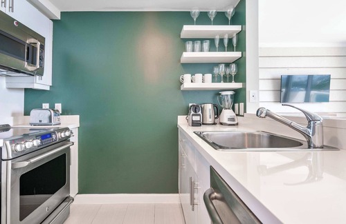 Coconut Grove Apartment | MVR - Skyline Dreams from Your Private Balcony