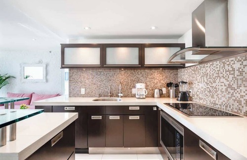 Coconut Grove Apartment | MVR-Stop Searching-This Stay Has It All