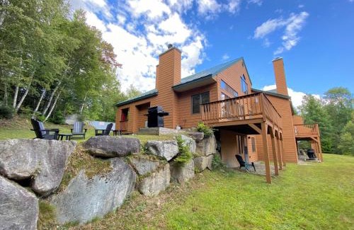 Bretton Woods Villa | MWP59 Mount Wash Place Townhome fireplace large deck yard