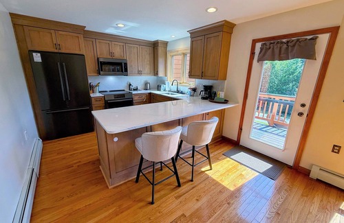 Bretton Woods House | MWP66 End Unit with Gorgeous Mountain Views, Pool Table, Pool/Gym Passes!