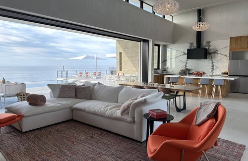 La Fortuna House | Beautiful Modern Brand New 5 Bedroom House on Private Beach