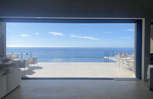 La Fortuna House | Beautiful Modern Brand New 5 Bedroom House on Private Beach