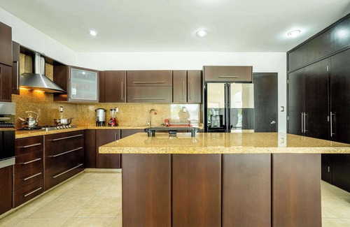 Lomas de Cocoyoc House | Spacious 5-Bedroom Oasis with Pool & BBQ