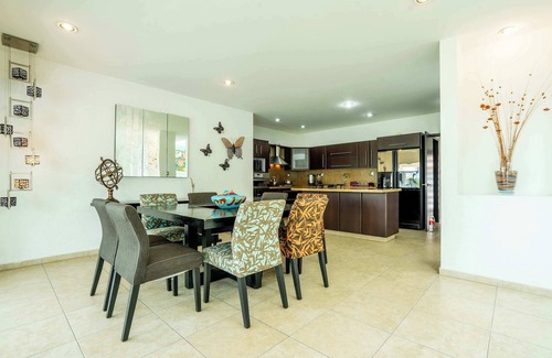 Lomas de Cocoyoc House | Spacious 5-Bedroom Oasis with Pool & BBQ