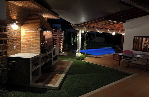 Lomas de Cocoyoc Ski Chalet | Casa en Lomas de Cocoyoc, Alberca, Pet friendly.