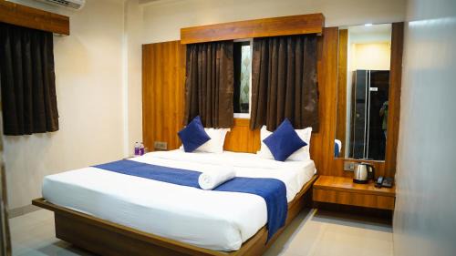 Rajgurunagar Hotel | My Bizz Hotel Celebration Chakan