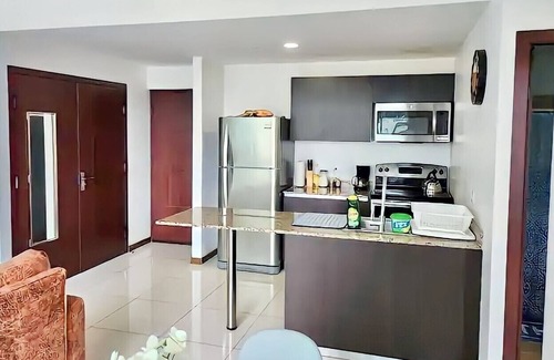 San Jose Apartment | My Condo Retreat! Family-sized, Pool View with balcony!