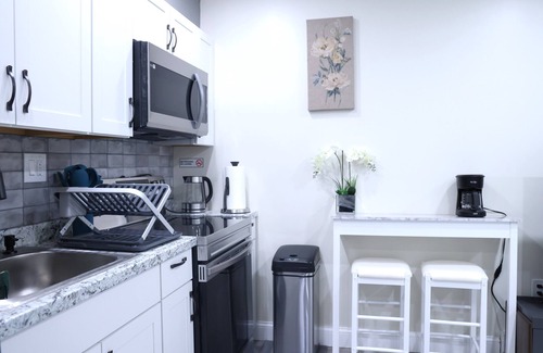 Elizabeth House | My Cozy-Snug Place - 1Brd - 8 mins to EWR
