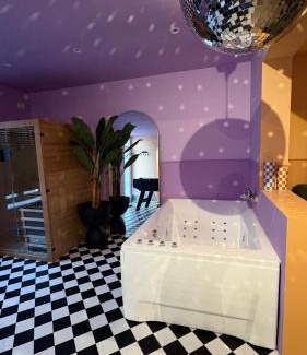 Manage House | My Funky House - Manage - Spa, jacuzzi, billard, cinéma, Nintendo Switch, karaoké