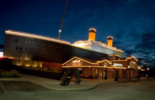 Gatlinburg - Pigeon Forge House | My Happy Place, Mtn Views, WIFI, 685 FREE tickets each paid day!