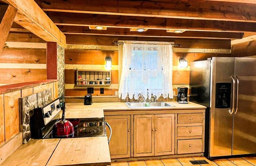 Madisonville Bed & Breakfast | My Old Kentucky Home! Restful Log cabin retreat.