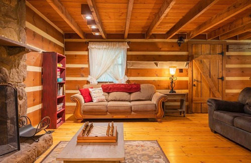 Madisonville Bed & Breakfast | My Old Kentucky Home! Restful Log cabin retreat.