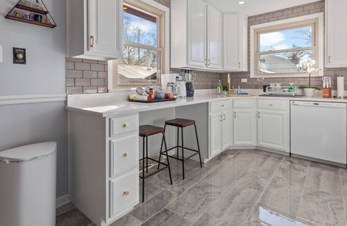 Oak Forest House | My Prima Karina BEAUTIFUL 4bd 2ba in quiet Chicago Suburb