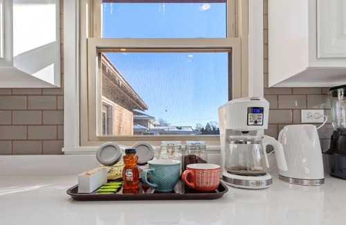 Oak Forest House | My Prima Karina BEAUTIFUL 4bd 2ba in quiet Chicago Suburb