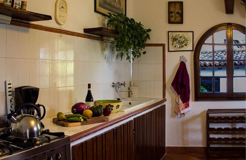 Solcio Cottage | My Rental Homes - Casa del Lago cozy cottage with direct access to the beach