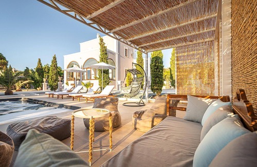 Kamari Villa | My Rental Homes | Villa Theo private pool and hot tub